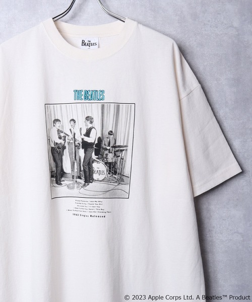 The Beatles(ザビートルズ)の「【THE BEATLES/ザ ビートルズ】 ビッグシルエット フォトプリントTシャツ(Tシャツ/カットソー・レディース・オフホワイト/グレー/チャコールグレー・MEDIUM/LARGE/X-LARGE)」の2枚目の写真
