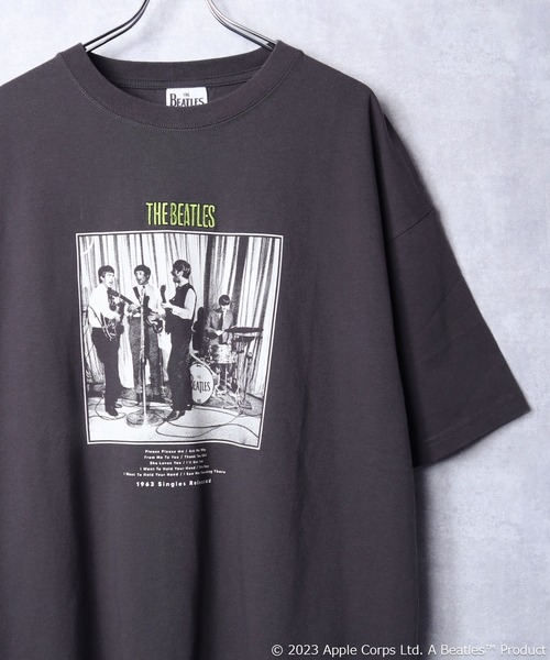 The Beatles(ザビートルズ)の「【THE BEATLES/ザ ビートルズ】 ビッグシルエット フォトプリントTシャツ(Tシャツ/カットソー・レディース・オフホワイト/グレー/チャコールグレー・MEDIUM/LARGE/X-LARGE)」の3枚目の写真