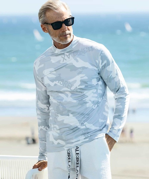 1piu1uguale3 RELAX(ウノピュウノウグァーレトレリラックス)の「1PIU1UGUALE3 RELAX(ウノピゥウノウグァーレトレ リラックス)カモ柄モックネックラッシュガード(ラッシュガード・メンズ・ホワイト/ブラック・S/M/L/XL/XXL)」の2枚目の写真