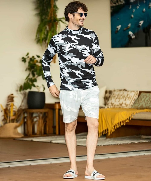 1piu1uguale3 RELAX(ウノピュウノウグァーレトレリラックス)の「1PIU1UGUALE3 RELAX(ウノピゥウノウグァーレトレ リラックス)カモ柄モックネックラッシュガード(ラッシュガード・メンズ・ホワイト/ブラック・S/M/L/XL/XXL)」の7枚目の写真