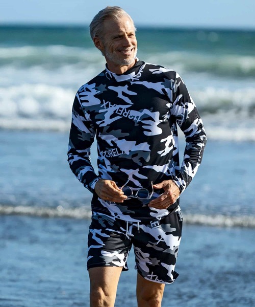 1piu1uguale3 RELAX(ウノピュウノウグァーレトレリラックス)の「1PIU1UGUALE3 RELAX(ウノピゥウノウグァーレトレ リラックス)カモ柄モックネックラッシュガード(ラッシュガード・メンズ・ホワイト/ブラック・S/M/L/XL/XXL)」の9枚目の写真