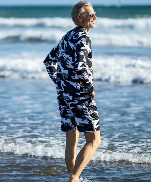 1piu1uguale3 RELAX(ウノピュウノウグァーレトレリラックス)の「1PIU1UGUALE3 RELAX(ウノピゥウノウグァーレトレ リラックス)カモ柄モックネックラッシュガード(ラッシュガード・メンズ・ホワイト/ブラック・S/M/L/XL/XXL)」の13枚目の写真