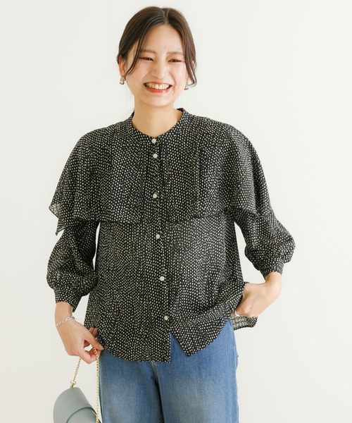 URBAN RESEARCH（アーバンリサーチ）の「ランダムドットケープブラウス（シャツ/ブラウス・レディース・ブラック系その他/ホワイト系その他・FREE）」の2枚目の写真