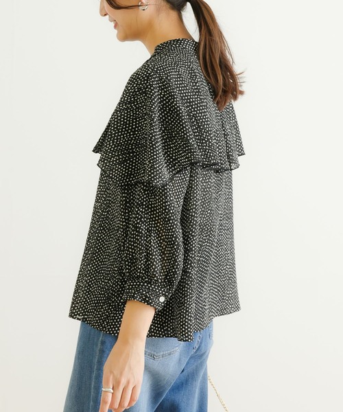 URBAN RESEARCH（アーバンリサーチ）の「ランダムドットケープブラウス（シャツ/ブラウス・レディース・ブラック系その他/ホワイト系その他・FREE）」の8枚目の写真