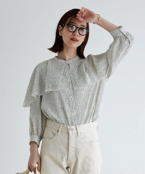 URBAN RESEARCH（アーバンリサーチ）の「ランダムドットケープブラウス（シャツ/ブラウス・レディース・ブラック系その他/ホワイト系その他・FREE）」の17枚目の写真