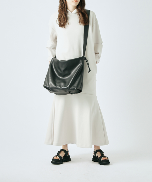 soeur（スール）の「SOEUR/ドローストリングショルダーBAG（トートバッグ・レディース・ブラック/オフホワイト・フリー）」の7枚目の写真