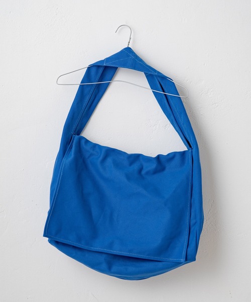 WHIMSIC（ウィムジック）の「【UNISEX】コットンキャンバスニュースペーパーバッグ（ショルダーバッグ・メンズ・ブラック/アイボリー/ブルー・FREE）」の12枚目の写真