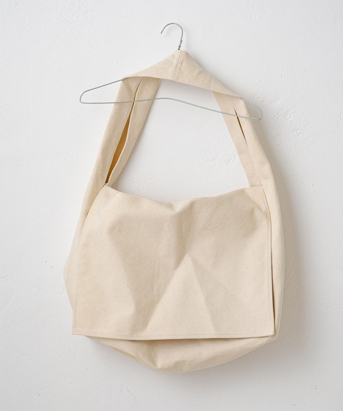 WHIMSIC（ウィムジック）の「【UNISEX】コットンキャンバスニュースペーパーバッグ（ショルダーバッグ・メンズ・ブラック/アイボリー/ブルー・FREE）」の13枚目の写真