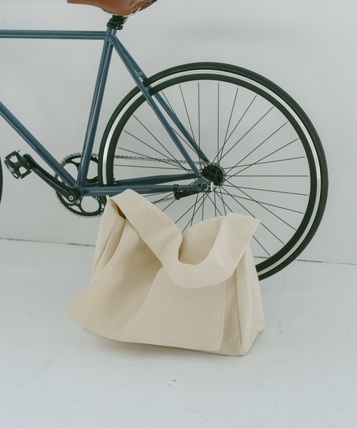 WHIMSIC（ウィムジック）の「【UNISEX】コットンキャンバスニュースペーパーバッグ（ショルダーバッグ・メンズ・ブラック/アイボリー/ブルー・FREE）」の16枚目の写真