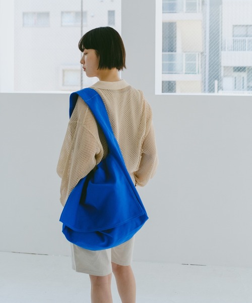 WHIMSIC（ウィムジック）の「【UNISEX】コットンキャンバスニュースペーパーバッグ（ショルダーバッグ・メンズ・ブラック/アイボリー/ブルー・FREE）」の6枚目の写真