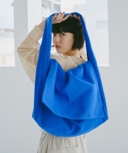 WHIMSIC（ウィムジック）の「【UNISEX】コットンキャンバスニュースペーパーバッグ（ショルダーバッグ・メンズ・ブラック/アイボリー/ブルー・FREE）」の7枚目の写真
