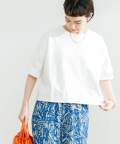 URBAN RESEARCH（アーバンリサーチ）の「クロップド丈カットソー（Tシャツ/カットソー・レディース・ブラウン/オフホワイト/その他1/ベージュ系その他・FREE）」の2枚目の写真