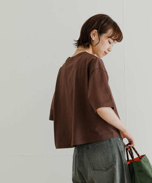 URBAN RESEARCH（アーバンリサーチ）の「クロップド丈カットソー（Tシャツ/カットソー・レディース・ブラウン/オフホワイト/その他1/ベージュ系その他・FREE）」の17枚目の写真