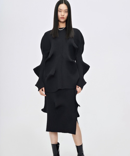 JNBY（ジェーエヌビーワイ）の「Unique Architectural Polyester Sweater（ニット/セーター・レディース・ホワイト/ブルー/ブラック・40/38）」の16枚目の写真