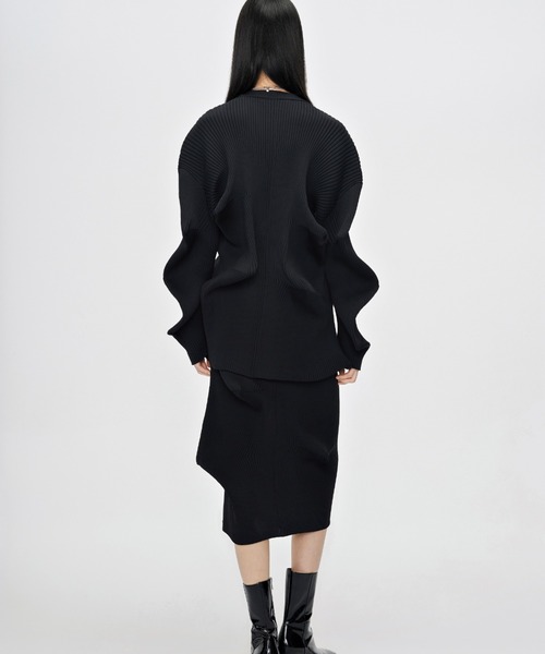 JNBY（ジェーエヌビーワイ）の「Unique Architectural Polyester Sweater（ニット/セーター・レディース・ホワイト/ブルー/ブラック・40/38）」の17枚目の写真