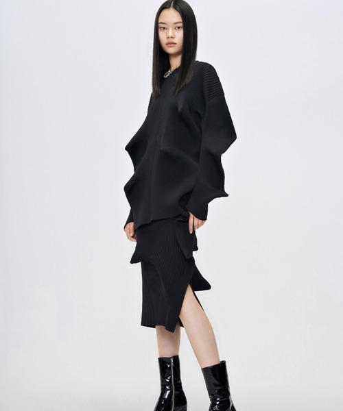 JNBY（ジェーエヌビーワイ）の「Unique Architectural Polyester Sweater（ニット/セーター・レディース・ホワイト/ブルー/ブラック・40/38）」の18枚目の写真