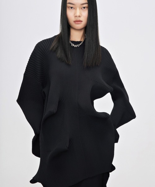 JNBY（ジェーエヌビーワイ）の「Unique Architectural Polyester Sweater（ニット/セーター・レディース・ホワイト/ブルー/ブラック・40/38）」の20枚目の写真