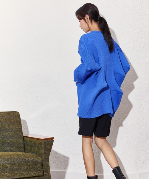 JNBY（ジェーエヌビーワイ）の「Unique Architectural Polyester Sweater（ニット/セーター・レディース・ホワイト/ブルー/ブラック・40/38）」の22枚目の写真