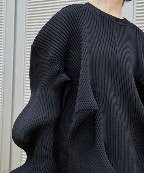 JNBY（ジェーエヌビーワイ）の「Unique Architectural Polyester Sweater（ニット/セーター・レディース・ホワイト/ブルー/ブラック・40/38）」の14枚目の写真