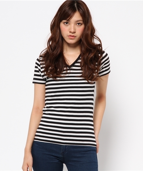 AZUL by moussy（アズールバイマウジー）の「CVC天竺BCヨーク切替V/N半袖PO（Tシャツ/カットソー・レディース・ホワイト系その他/ブラック系その他/オフホワイト/ブラック・SMALL/LARGE/X-SMALL/X-LARGE/MEDIUM）」の4枚目の写真