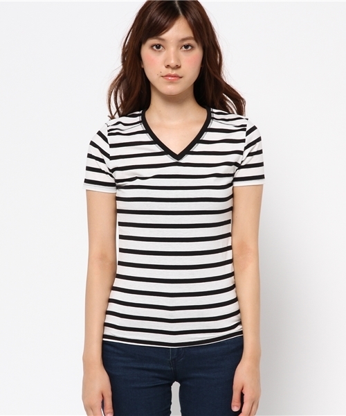 AZUL by moussy（アズールバイマウジー）の「CVC天竺BCヨーク切替V/N半袖PO（Tシャツ/カットソー・レディース・ホワイト系その他/ブラック系その他/オフホワイト/ブラック・SMALL/LARGE/X-SMALL/X-LARGE/MEDIUM）」の5枚目の写真