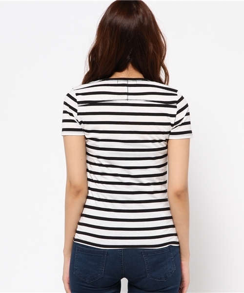 AZUL by moussy（アズールバイマウジー）の「CVC天竺BCヨーク切替V/N半袖PO（Tシャツ/カットソー・レディース・ホワイト系その他/ブラック系その他/オフホワイト/ブラック・SMALL/LARGE/X-SMALL/X-LARGE/MEDIUM）」の7枚目の写真