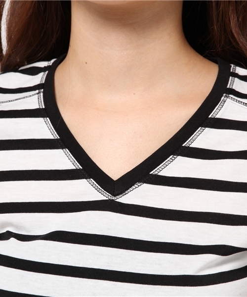 AZUL by moussy（アズールバイマウジー）の「CVC天竺BCヨーク切替V/N半袖PO（Tシャツ/カットソー・レディース・ホワイト系その他/ブラック系その他/オフホワイト/ブラック・SMALL/LARGE/X-SMALL/X-LARGE/MEDIUM）」の9枚目の写真