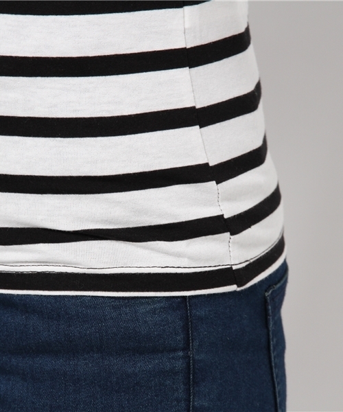 AZUL by moussy（アズールバイマウジー）の「CVC天竺BCヨーク切替V/N半袖PO（Tシャツ/カットソー・レディース・ホワイト系その他/ブラック系その他/オフホワイト/ブラック・SMALL/LARGE/X-SMALL/X-LARGE/MEDIUM）」の11枚目の写真