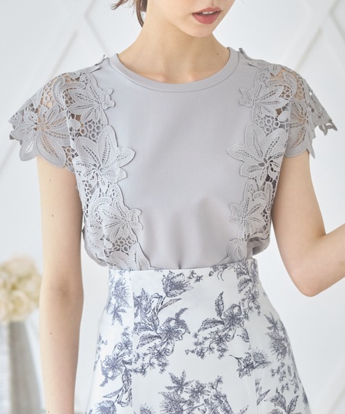 tocco closet(トッコ クローゼット)の「サイドフラワーレース付きカットプルオーバー(Tシャツ/カットソー・レディース・ブラック/ネイビー/グレー/オフホワイト・M)」の3枚目の写真