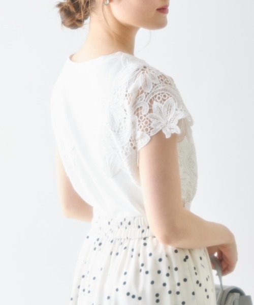 tocco closet(トッコ クローゼット)の「サイドフラワーレース付きカットプルオーバー(Tシャツ/カットソー・レディース・ブラック/ネイビー/グレー/オフホワイト・M)」の9枚目の写真