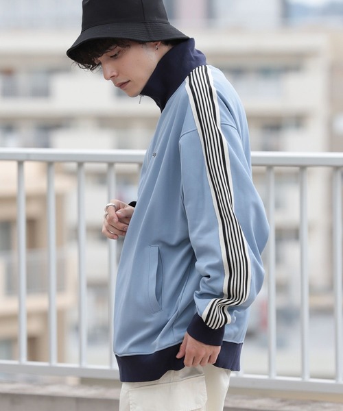 SIGNAL SPORTS（シグナルスポーツ）の「【SIGNAL SPORTS】ワンポイント刺繍/ライントラックジャケット（ブルゾン・メンズ・ライトブルー/ブラック・LARGE/MEDIUM/SMALL）」の11枚目の写真