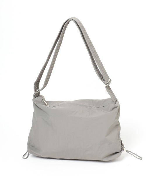 GLOBAL WORK(グローバルワーク)の「撥水軽量ミニショルダー/969858(ショルダーバッグ・レディース・ブラック/アイボリー/マスタード/カーキ/レオパード/ピンク/その他9/ライトブルー/グレー/ベージュ/レッド・ONE SIZE)」の4枚目の写真