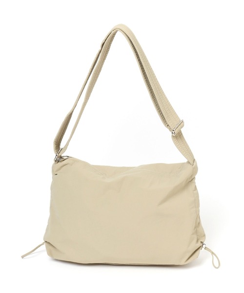 GLOBAL WORK(グローバルワーク)の「撥水軽量ミニショルダー/969858(ショルダーバッグ・レディース・ブラック/アイボリー/マスタード/カーキ/レオパード/ピンク/その他9/ライトブルー/グレー/ベージュ/レッド・ONE SIZE)」の5枚目の写真