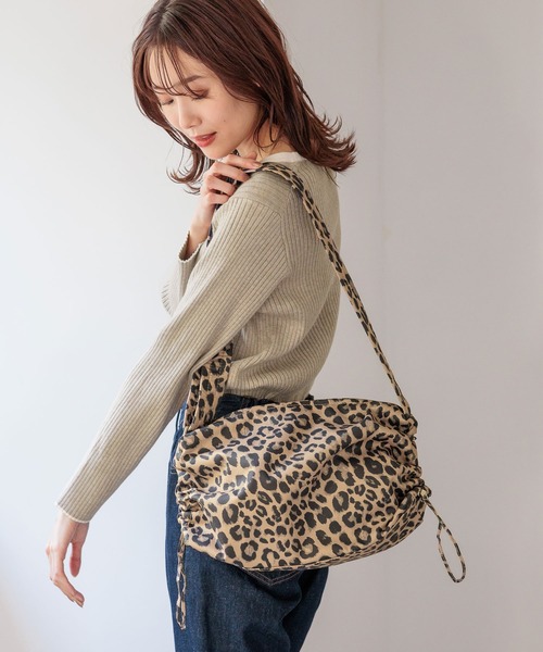 GLOBAL WORK(グローバルワーク)の「撥水軽量ミニショルダー/969858(ショルダーバッグ・レディース・ブラック/アイボリー/マスタード/カーキ/レオパード/ピンク/その他9/ライトブルー/グレー/ベージュ/レッド・ONE SIZE)」の10枚目の写真