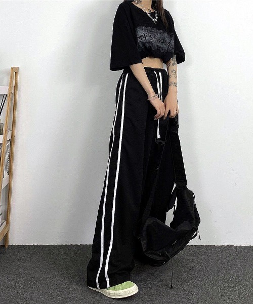 SHEENA(シーナ)の「サイドライントラックパンツ(スラックス・レディース・ブラック/グレー・M)」の3枚目の写真