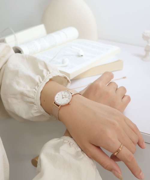 Daniel Wellington（ダニエルウェリントン）の「Petite Bezel Mesh MoP 28mm（アナログ腕時計・レディース・ホワイト×ゴールド/ピンクゴールド/ブラック×シルバー・28mm）」の17枚目の写真