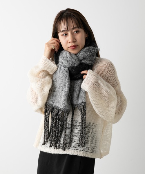 COLONY 2139(コロニートゥーワンスリーナイン)の「グラデーションストール(ストール/ショール・レディース・ブラック/ピンク/イエロー/ブルー・FREE)」の9枚目の写真