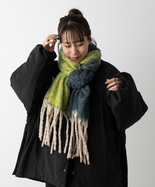 COLONY 2139(コロニートゥーワンスリーナイン)の「グラデーションストール(ストール/ショール・レディース・ブラック/ピンク/イエロー/ブルー・FREE)」の15枚目の写真