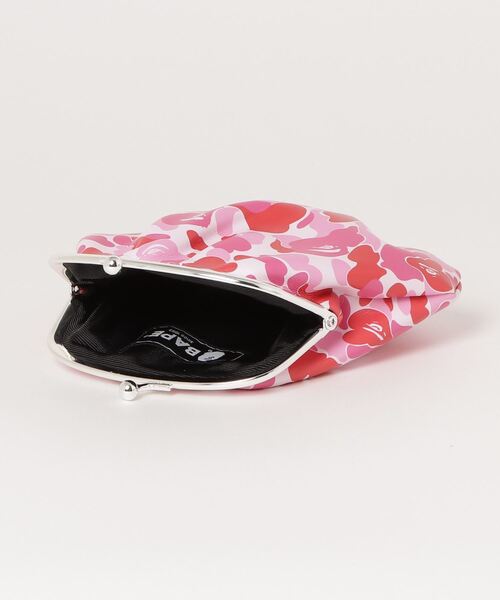 ベイシングエイプ　がま口ポーチ A BATHING APE（アベイシングエイプ）の「ABC CAMO GAMAGUCHI M