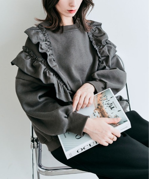 kirakiraShop(キラキラショップ)の「裏起毛 ラッフル スウェット プルオーバー(スウェット・レディース・オフホワイト/ブラック/杢グレー/チャコール/ネイビー/カーキ・FREE)」の4枚目の写真