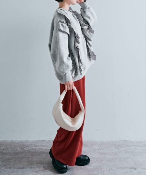 kirakiraShop(キラキラショップ)の「裏起毛 ラッフル スウェット プルオーバー(スウェット・レディース・オフホワイト/ブラック/杢グレー/チャコール/ネイビー/カーキ・FREE)」の12枚目の写真