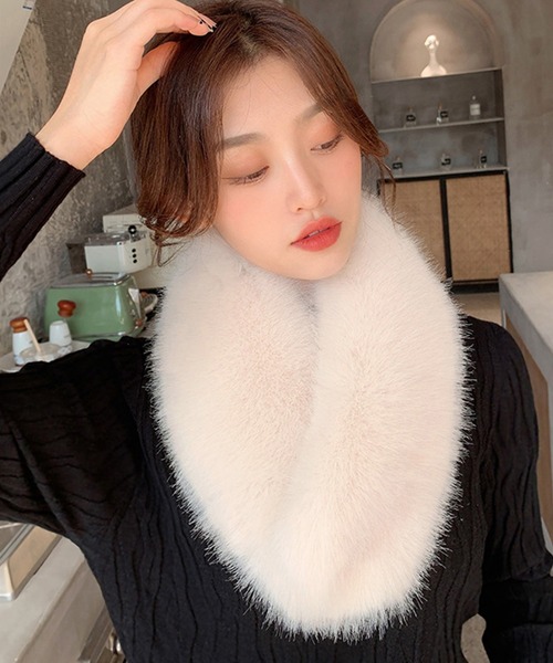 DAY CLOSET（デイ クローゼット）の「【顔周り華やぎ 首元あったか】ふんわり フェイクファー ティペット レディース（ネックウォーマー/スヌード・レディース・モカ/チャコールグレー/グレー/キナリ/ネイビー/ブラック・ONE SIZE）」の8枚目の写真