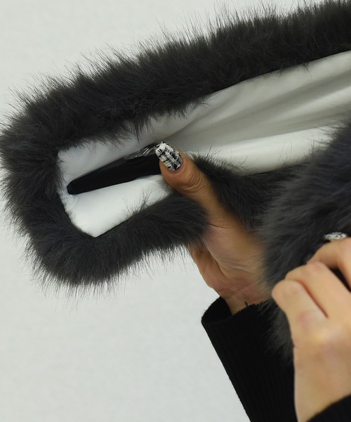 DAY CLOSET（デイ クローゼット）の「【顔周り華やぎ 首元あったか】ふんわり フェイクファー ティペット レディース（ネックウォーマー/スヌード・レディース・モカ/チャコールグレー/グレー/キナリ/ネイビー/ブラック・ONE SIZE）」の19枚目の写真