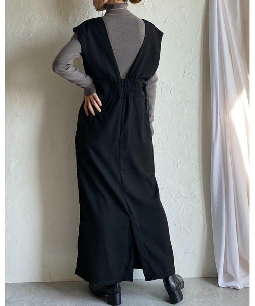 She's Closet（シーズクローゼット）の「ハイウエスト深Vネックロングジャンパースカートワンピース（ジャンパースカート・レディース・ブラック/ブラウン・FREE）」の6枚目の写真