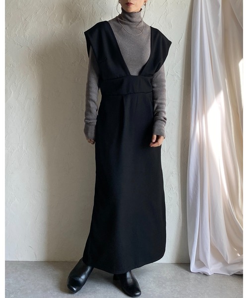 She's Closet（シーズクローゼット）の「ハイウエスト深Vネックロングジャンパースカートワンピース（ジャンパースカート・レディース・ブラック/ブラウン・FREE）」の4枚目の写真