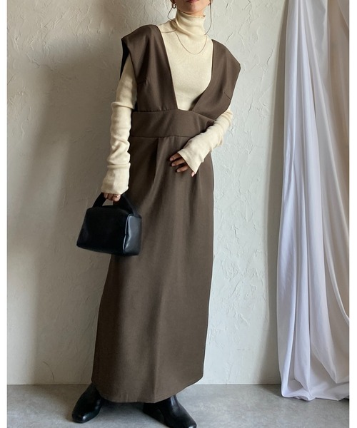 She's Closet（シーズクローゼット）の「ハイウエスト深Vネックロングジャンパースカートワンピース（ジャンパースカート・レディース・ブラック/ブラウン・FREE）」の7枚目の写真