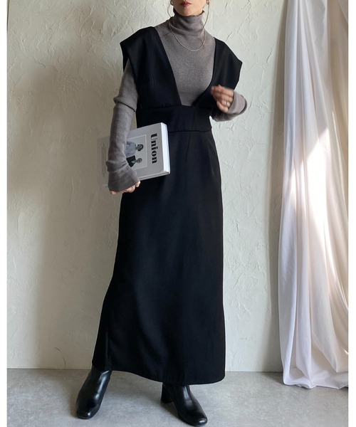 She's Closet（シーズクローゼット）の「ハイウエスト深Vネックロングジャンパースカートワンピース（ジャンパースカート・レディース・ブラック/ブラウン・FREE）」の11枚目の写真