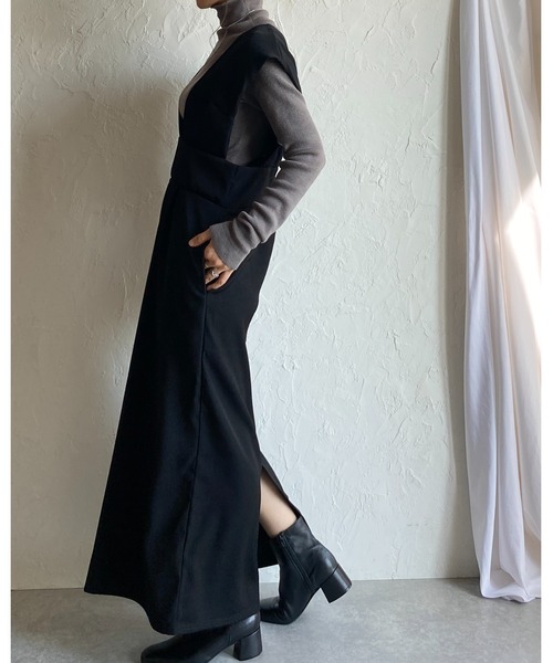She's Closet（シーズクローゼット）の「ハイウエスト深Vネックロングジャンパースカートワンピース（ジャンパースカート・レディース・ブラック/ブラウン・FREE）」の15枚目の写真