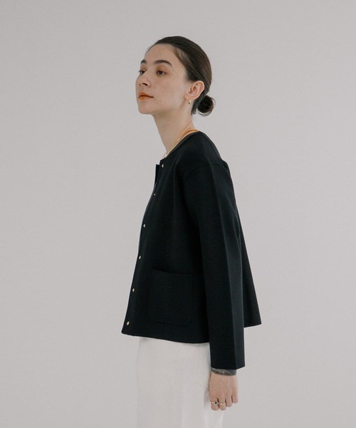 新品アーバンリサーチ★キレイ色大きめボタンリブ編ニットカーデラベンダー★3点以上同梱で宅急便送料無料!平日15時まで入金分当日発送可 URBAN RESEARCH DOORS（アーバンリサーチドアーズ）の「『WEB⁄一部店舗