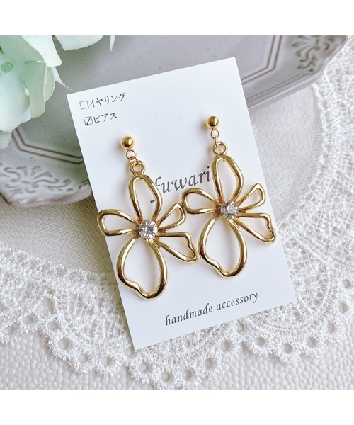 tone(トーン)の「【fuwari】大ぶり お花ピアス サージカルステンレス(MA)(ピアス(両耳用)・レディース・A/B・FREE)」の4枚目の写真